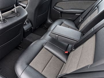 Mercedes E 220 - 12