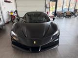 Ferrari SF90 Stradale - schwarze Ferrari SF90