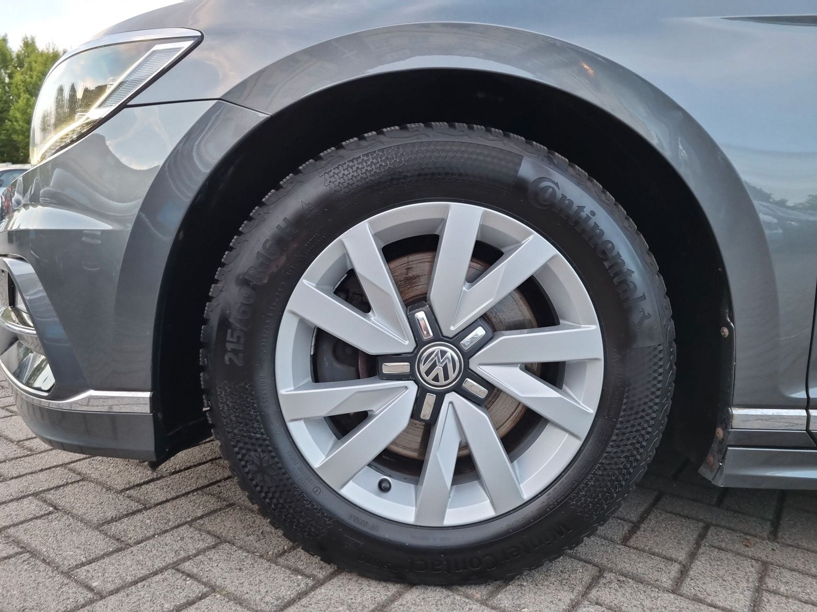 Fahrzeugabbildung Volkswagen Passat Variant 1.8 TSI DSG R-Line AHK eKLAPPE KA