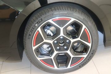 Fotografie des Opel Astra Sports Tourer 1.2 Turbo GS Navi Tech-Paket