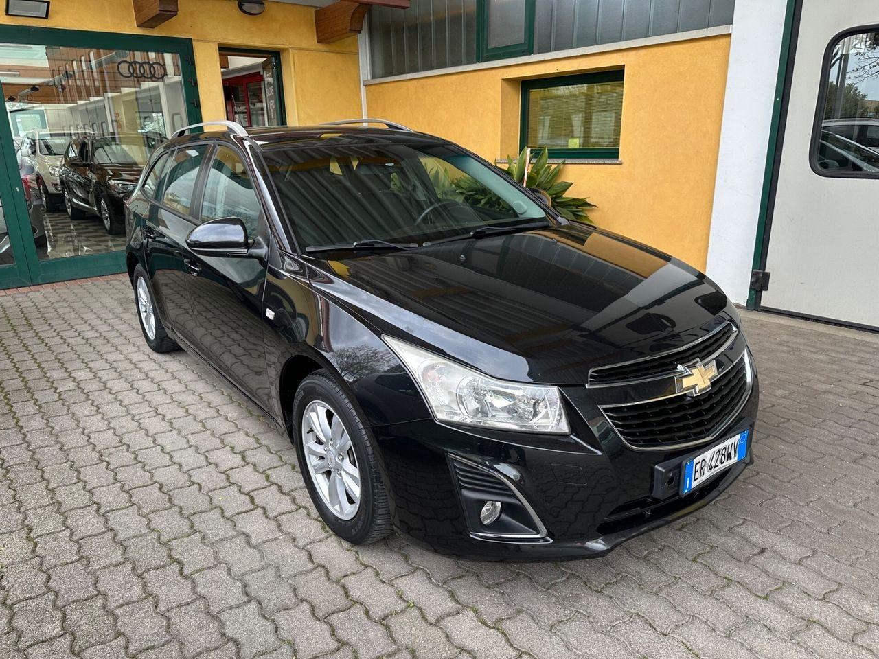 Chevrolet Cruze 2013 — interior