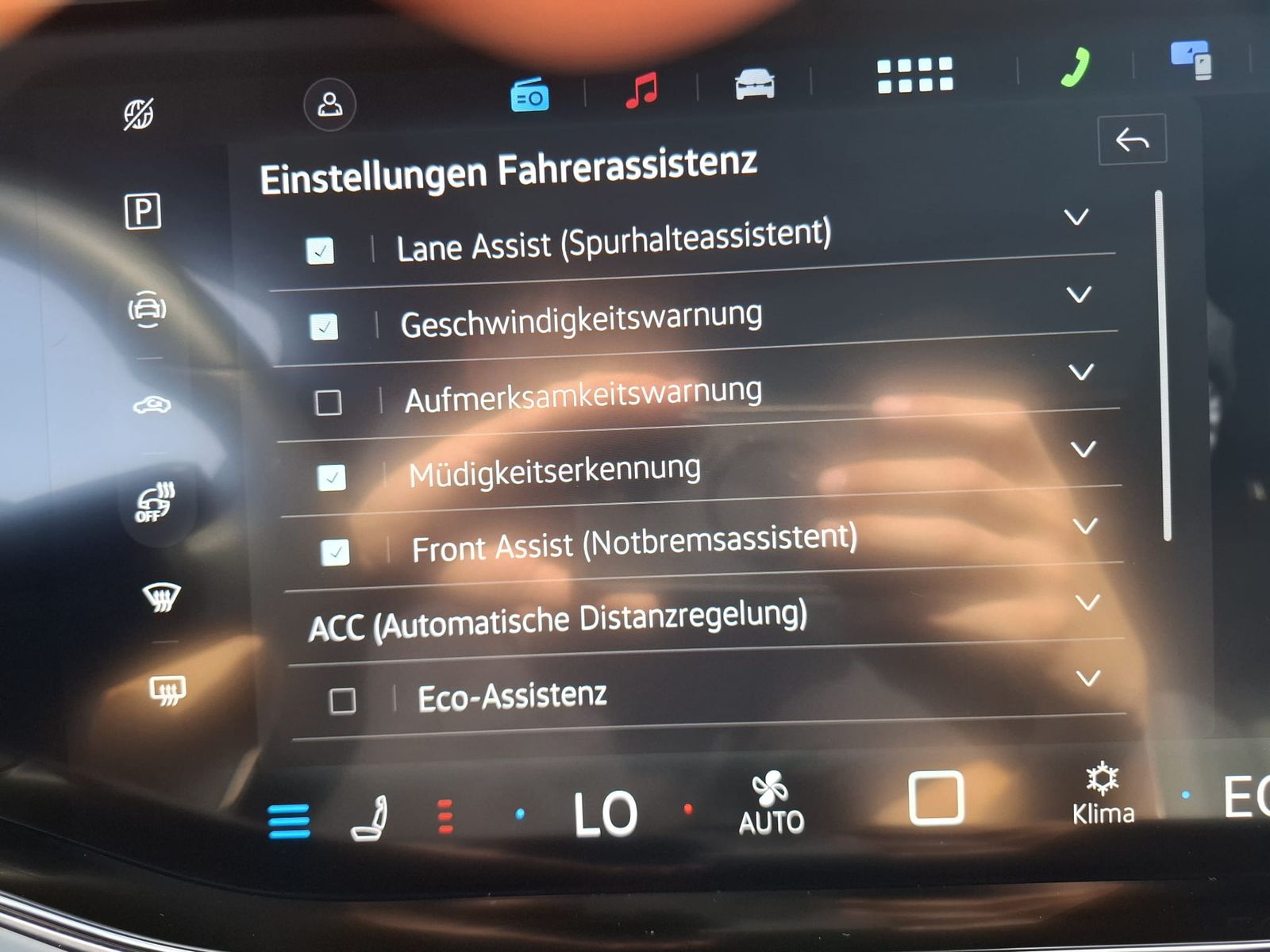 Fahrzeugabbildung Volkswagen Touareg 3.0TDI 4M R-Line VOLL Black 22" UPE 114T