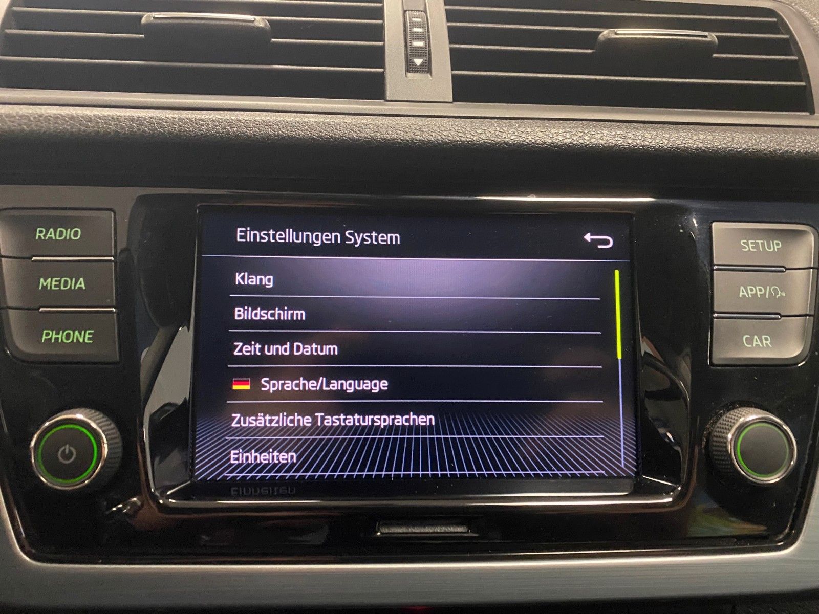 Fahrzeugabbildung SKODA Fabia 1.0l TSI Ambition+KAMERA+AndroidAuto+ALU++