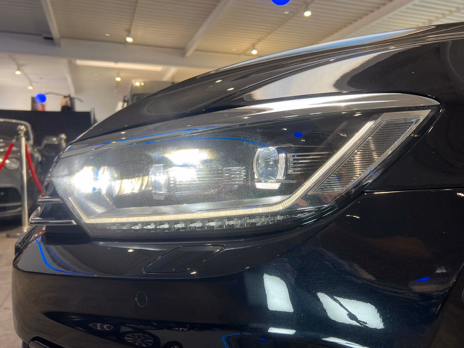Volkswagen Passat Variant R-Line 4Motion*Pano*360°*AHK*DSG