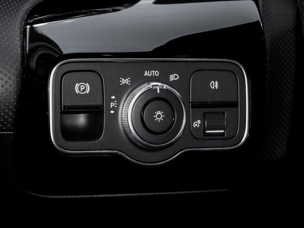 Mercedes-Benz A 250 4M Limo |AMG|NIGHT|DISTR|KEYL|NAVI|MBeam
