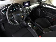 Fahrzeugabbildung Ford Focus Cool & Connect,8-Gang Automatic,Top