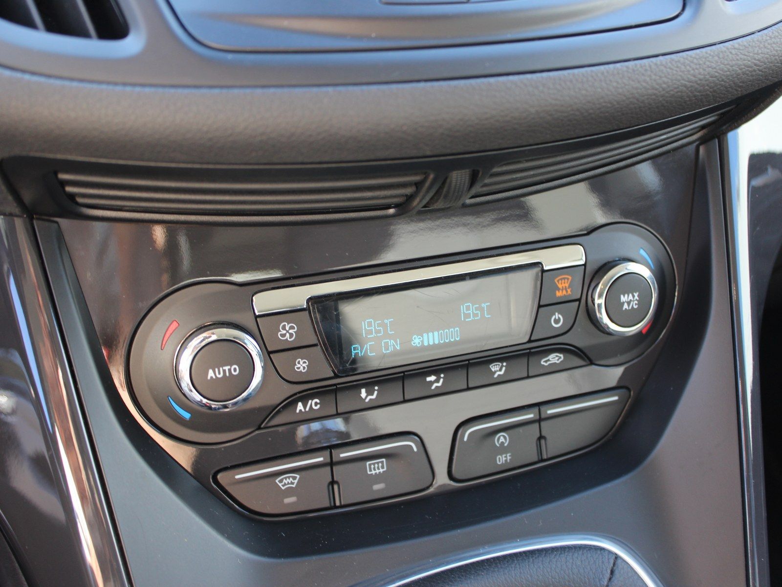 Fahrzeugabbildung Ford Kuga Titanium 1,5 EcoBoost Start/Stopp
