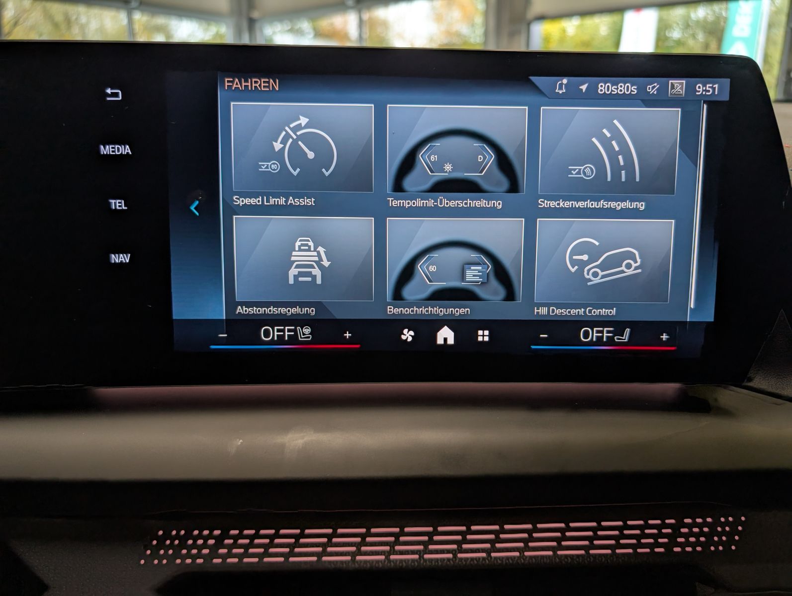 Fahrzeugabbildung BMW 123 i xDrive M-Sport Massag H/K Kamera Pano AHK