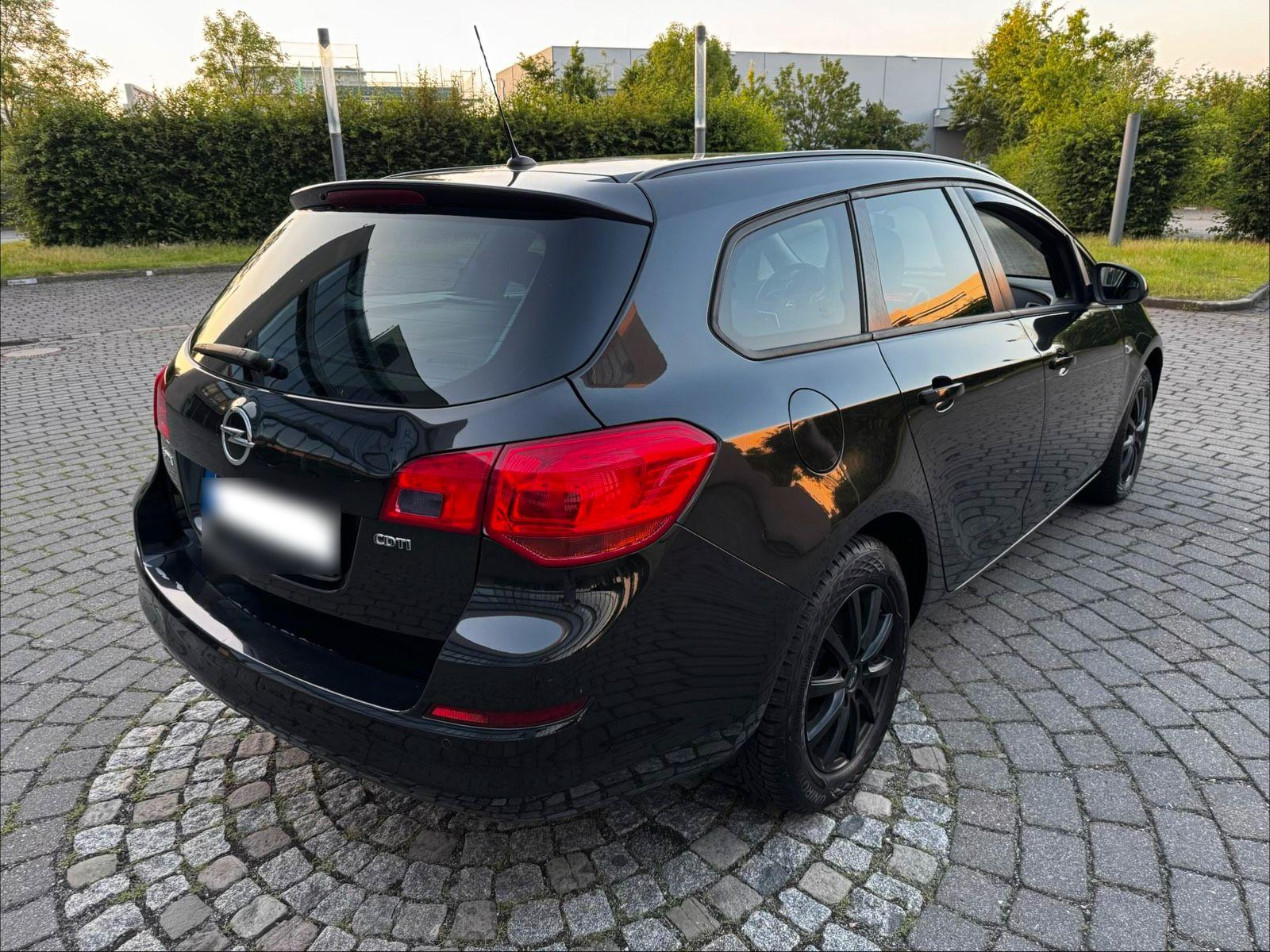 Opel Astra 2012 — engine 165 HP (121kW)