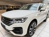 Volkswagen Touareg 3.0 Elegance 4M R-Line Pano 360°StHeizun - Volkswagen Touareg Elegance mit Benzin-Antrieb