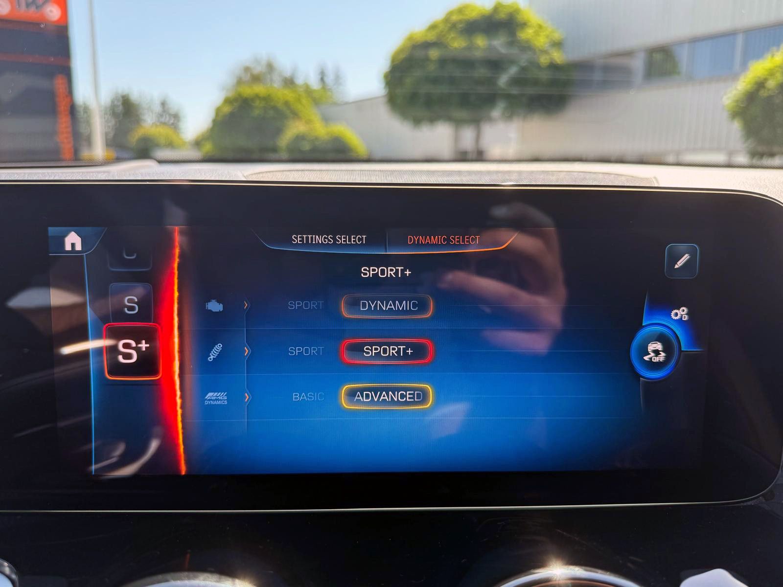 Fahrzeugabbildung Mercedes-Benz GLB35 AMG 4Matic ACC 360° HUD PANO BURMESTER LED