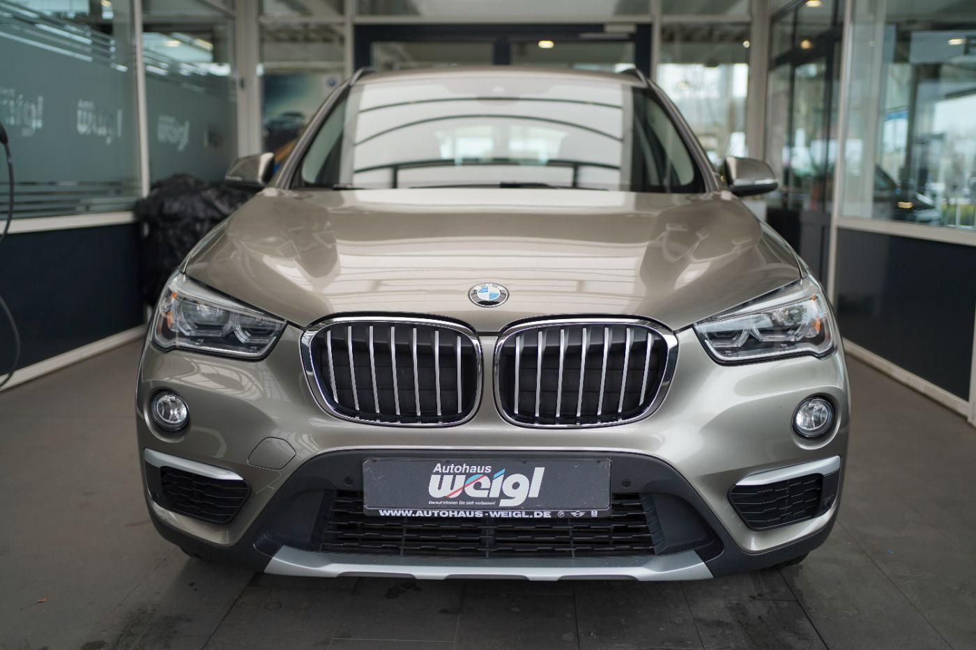 Fahrzeugabbildung BMW X1 18d xLine +Parkassistent+Glasdach+AHK+LED+
