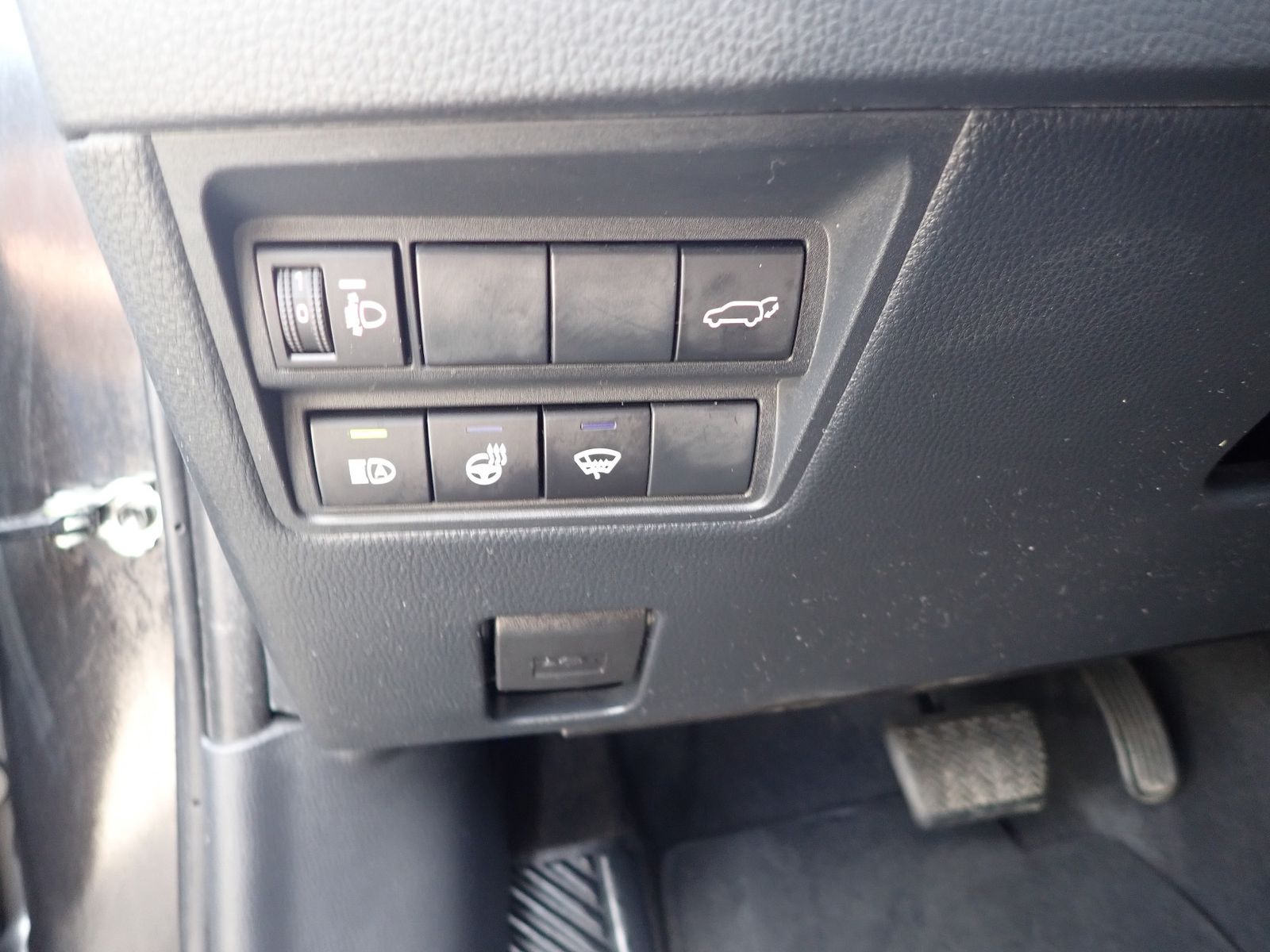 Fahrzeugabbildung Toyota Yaris Cross 1.5 Hybr 4x4 Premiere Edition/LEDER