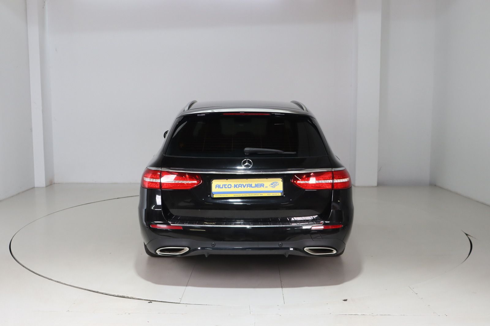 Fahrzeugabbildung Mercedes-Benz E 200 T 4Matic * Schiebedach * Navi * AMG line