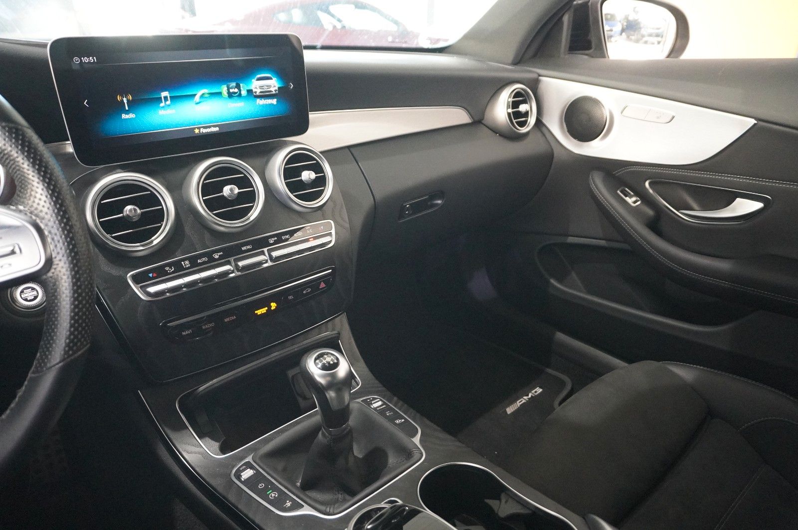 Fahrzeugabbildung Mercedes-Benz C 180 COUPE AMG LINE NAVI/LED/KAMERA/SPORT/SHZ