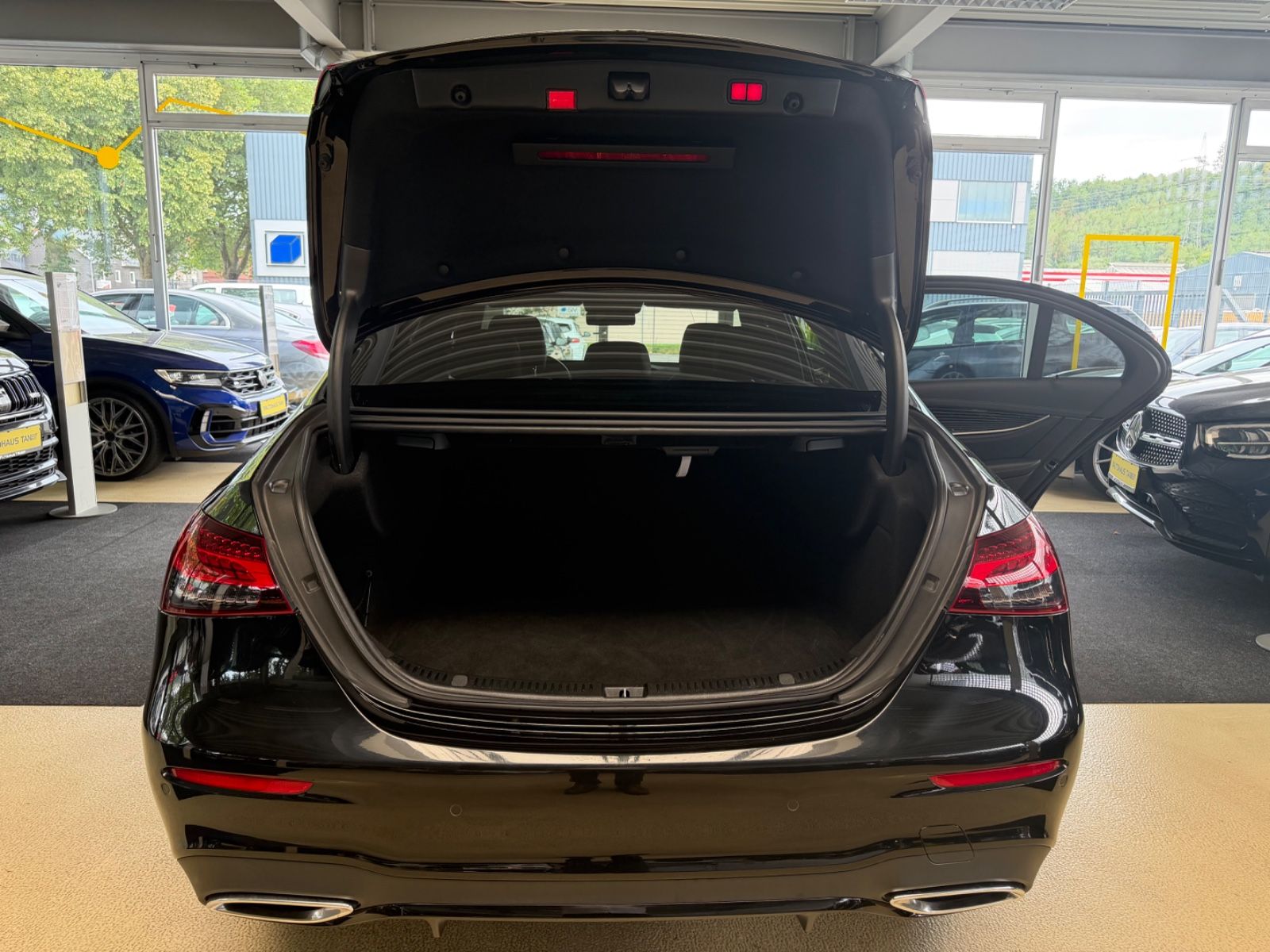 Fahrzeugabbildung Mercedes-Benz E 400 4Matic*AMG-Line*Burmester
