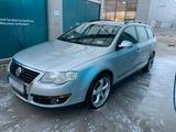 Volkswagen Passat 3c   1.9 diesel - Volkswagen Passat mit Diesel-Antrieb: Limousine, 1.3