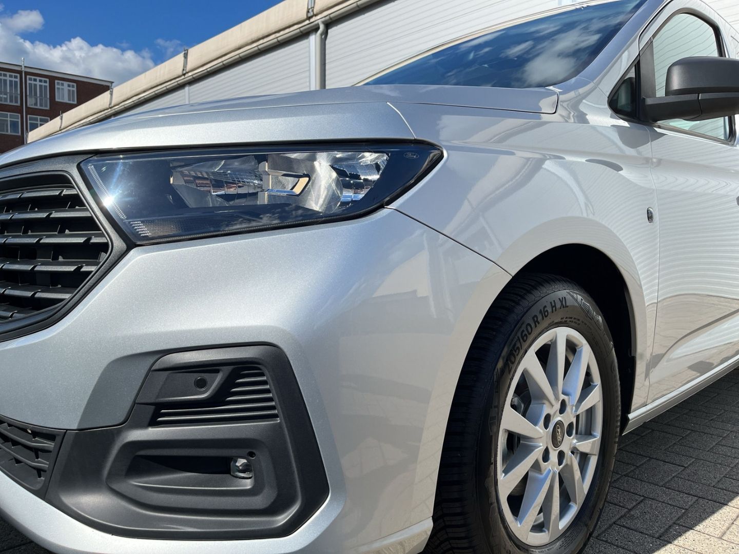 Fahrzeugabbildung Ford Tourneo Connect Trend AHK-abnehmbar Digitales Co