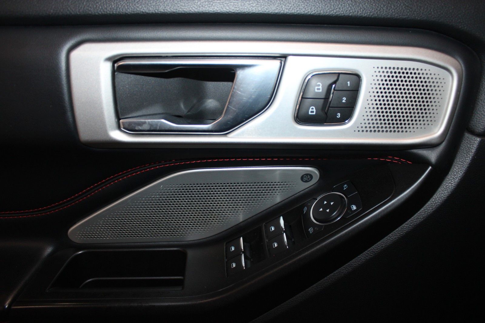 Fahrzeugabbildung Ford Explorer 3,0 PHEV Aut. ST-Line 7-Sitze PANO AHK