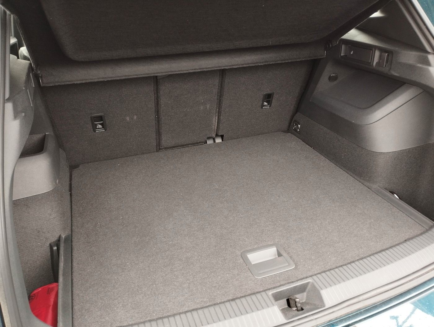 Fahrzeugabbildung Volkswagen Tiguan 2.0 R-Line NEU63T DSG AHK Kamera Matrix