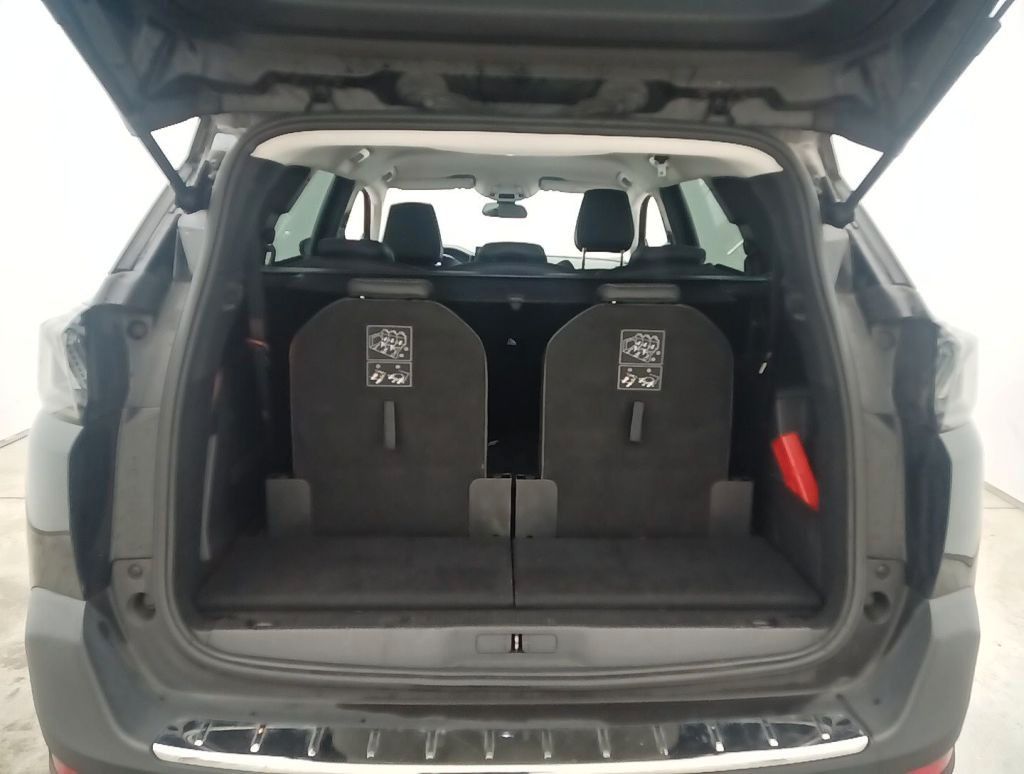 Fahrzeugabbildung Peugeot 5008 Allure Pack 1.5D LED/NAVI/AHK/PDC/R´CAM