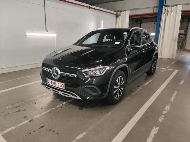 MERCEDES-BENZ GLA 180d*LED*T-Leder*SHZ*Matrix*Netto-15000€