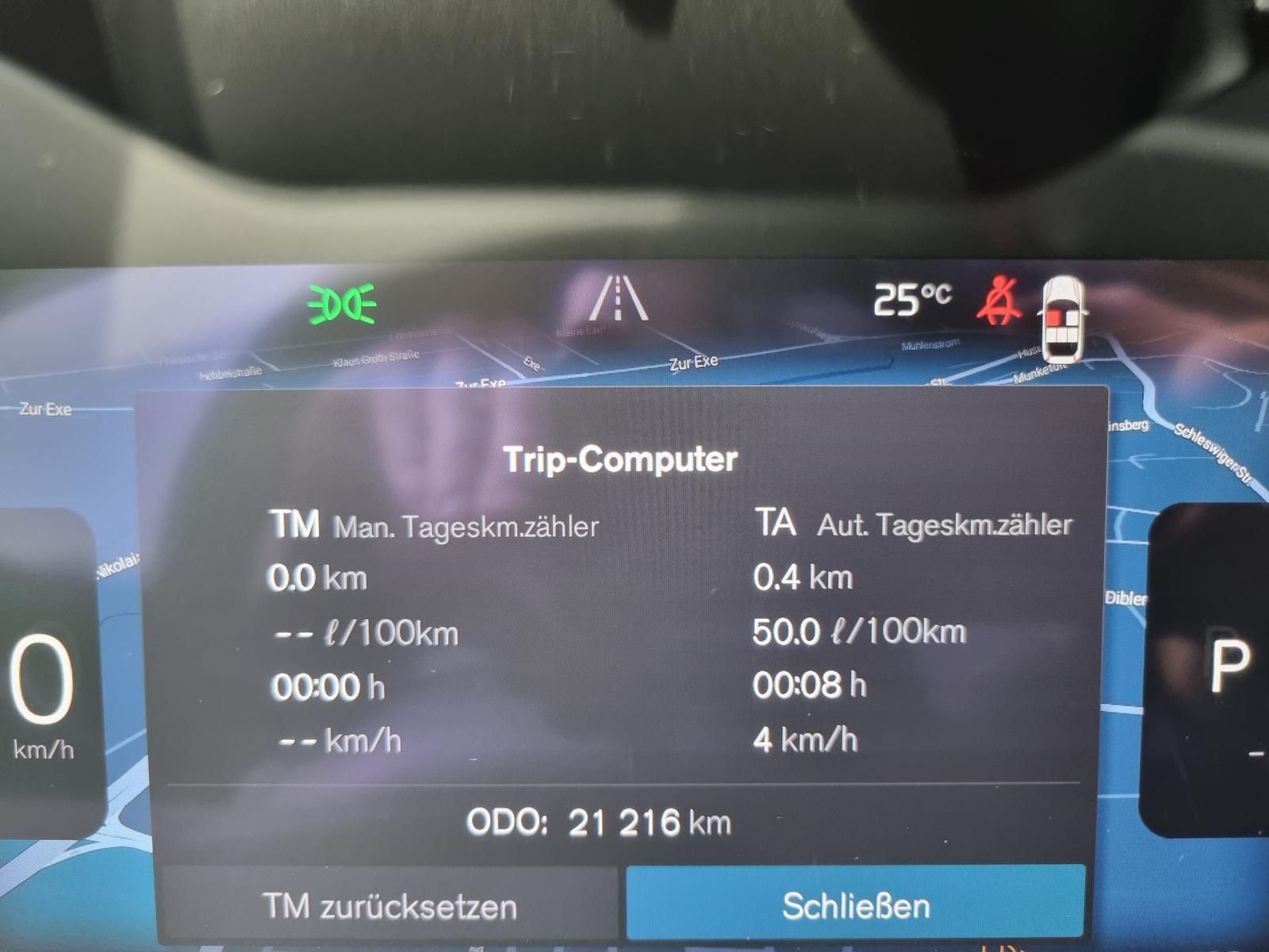 Fahrzeugabbildung Volvo XC40 B4 Benzin Plus Dark 'elektr. Glasdach'