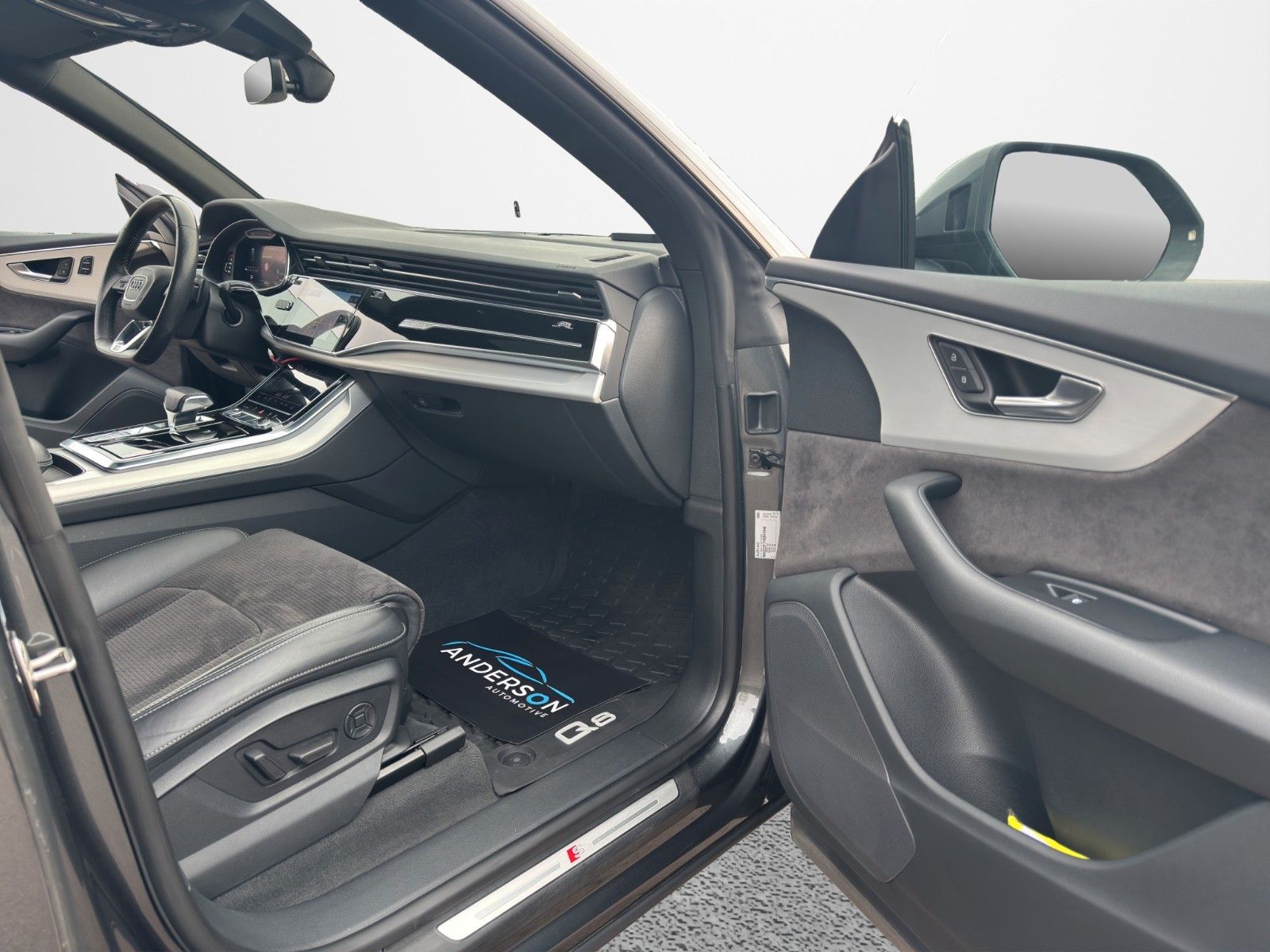 Fahrzeugabbildung Audi Q8 50 TDI SLINE SPORT PANO LED MATRIX 23" TOTW