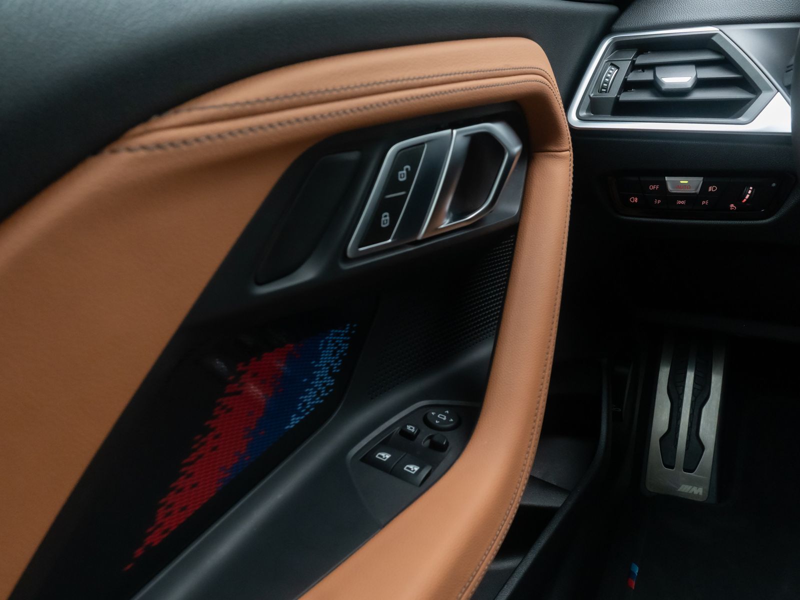 Fahrzeugabbildung BMW 220i Coup&eacute; M Sport Alarm DAB HiFi Kamera 19Zoll