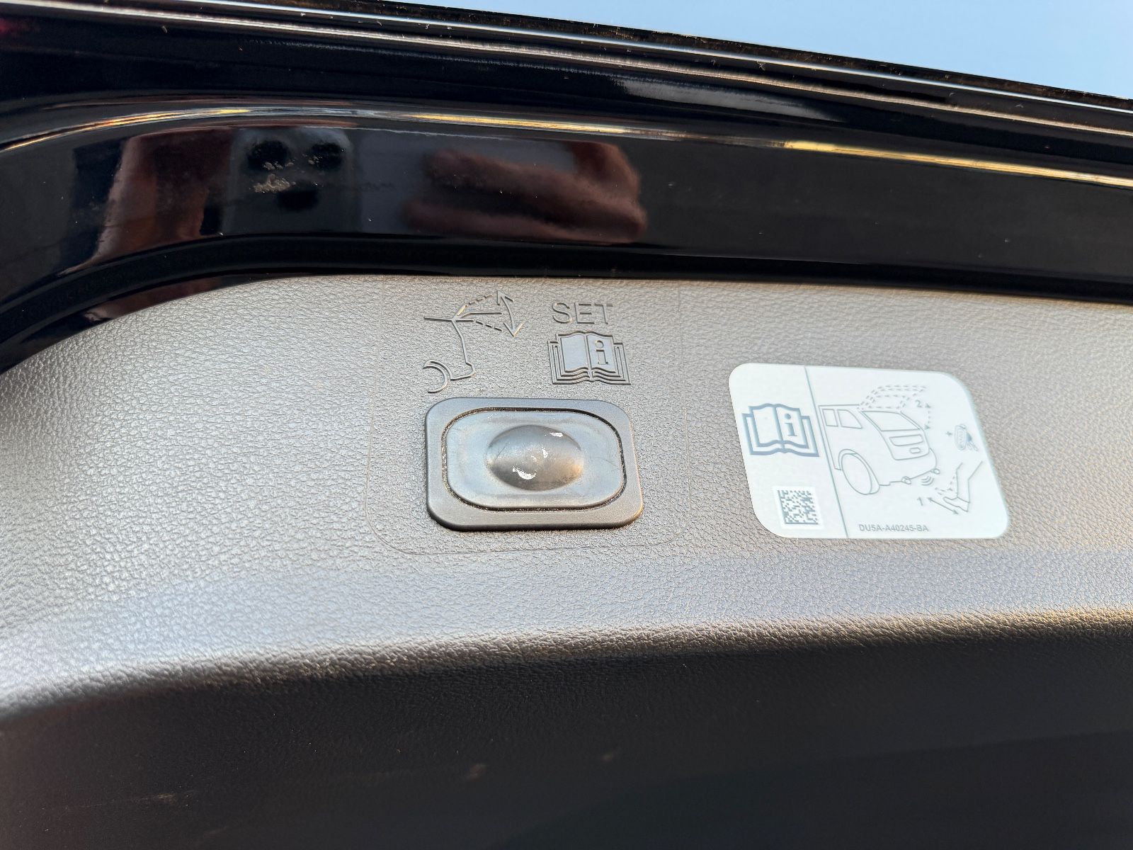 Fahrzeugabbildung Ford Kuga ST-Line ALLRAD*PANO*ALCANTARA*AHK*