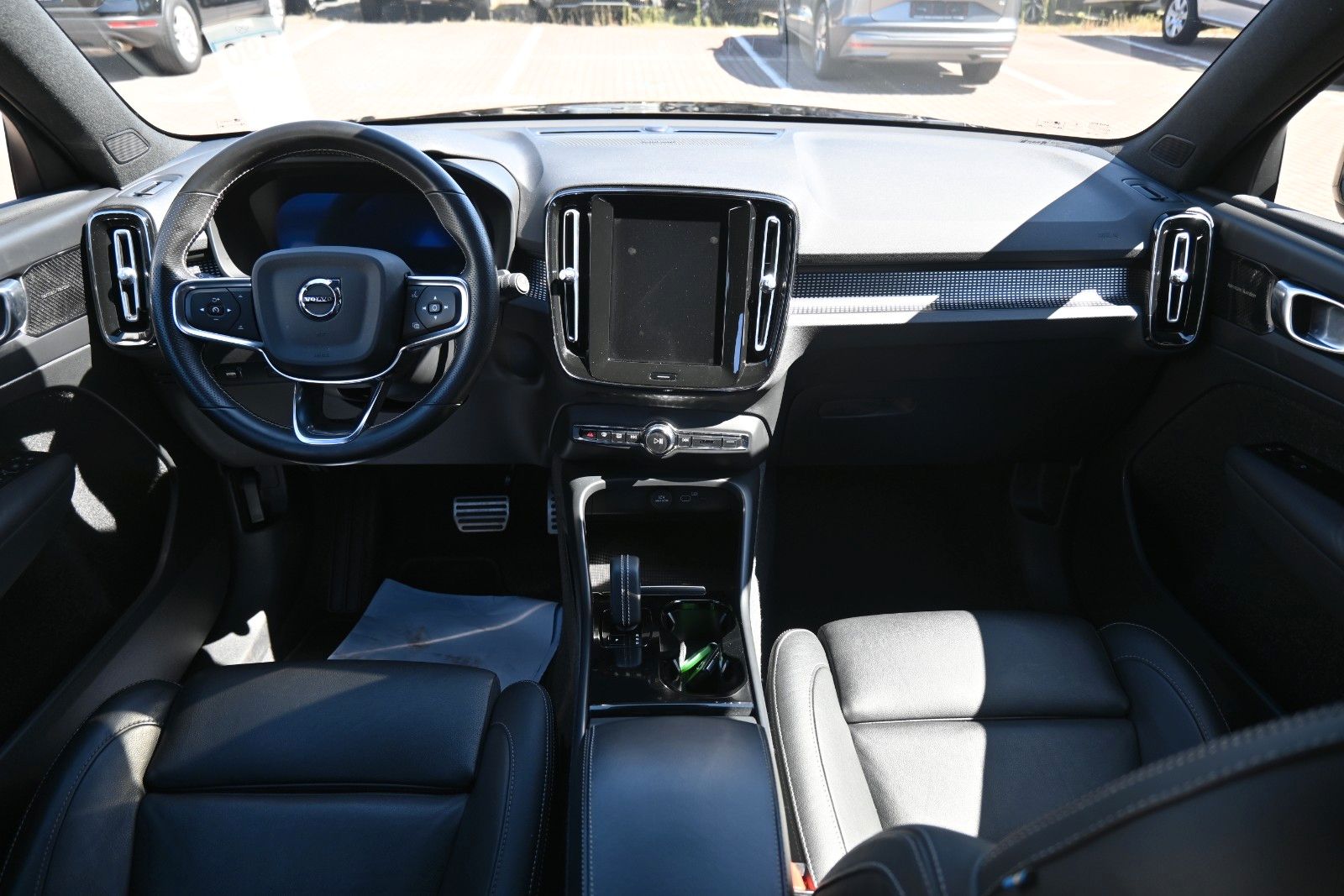 Fahrzeugabbildung Volvo XC40 BEV AWD R Design*H&K*FSHZG*RFK*420 KM RW*