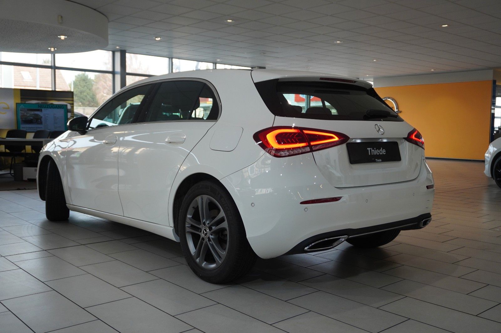 Fahrzeugabbildung Mercedes-Benz A 180 LIM. PROGRESSIVE NAVI/LED/VIRTU./SHZ/PDC