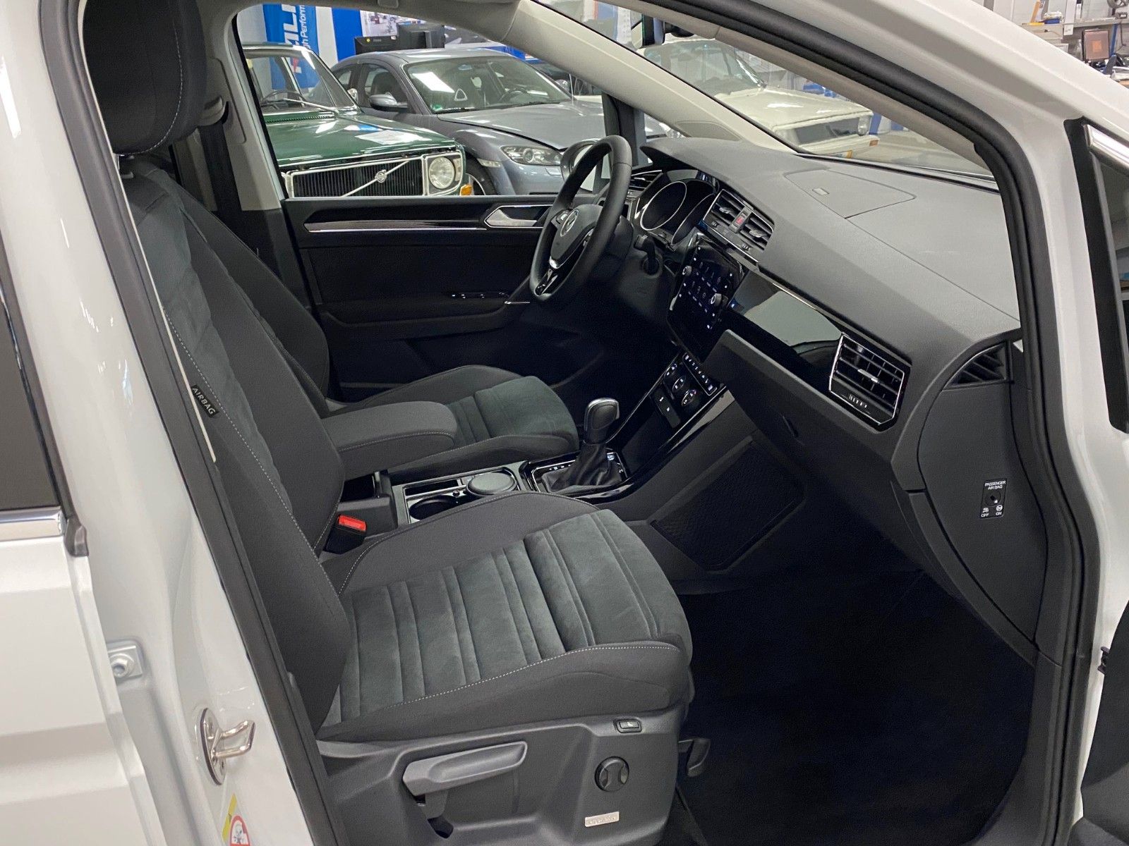 Fahrzeugabbildung Volkswagen Touran 1.5 TSI OPF DSG Highline R-Line+NAVI+LED+