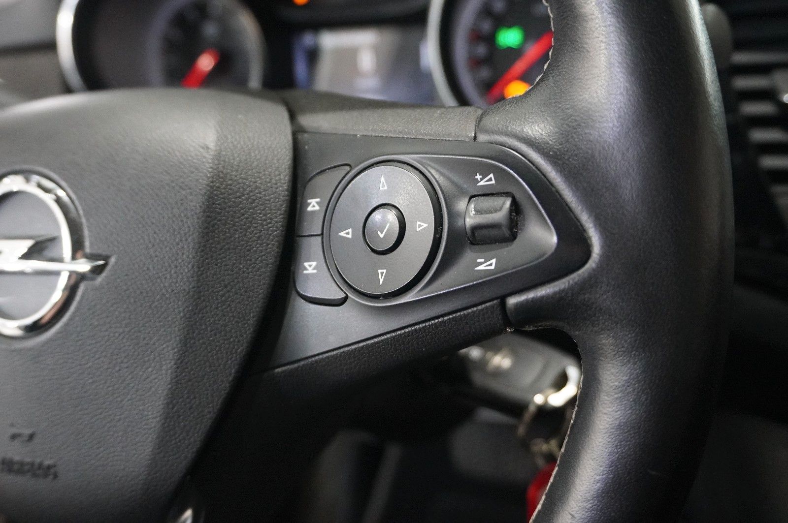 Fahrzeugabbildung Opel Astra K ST 1.4T ON NAVI/LED/KAMERA/SPORT/SH/TEMP