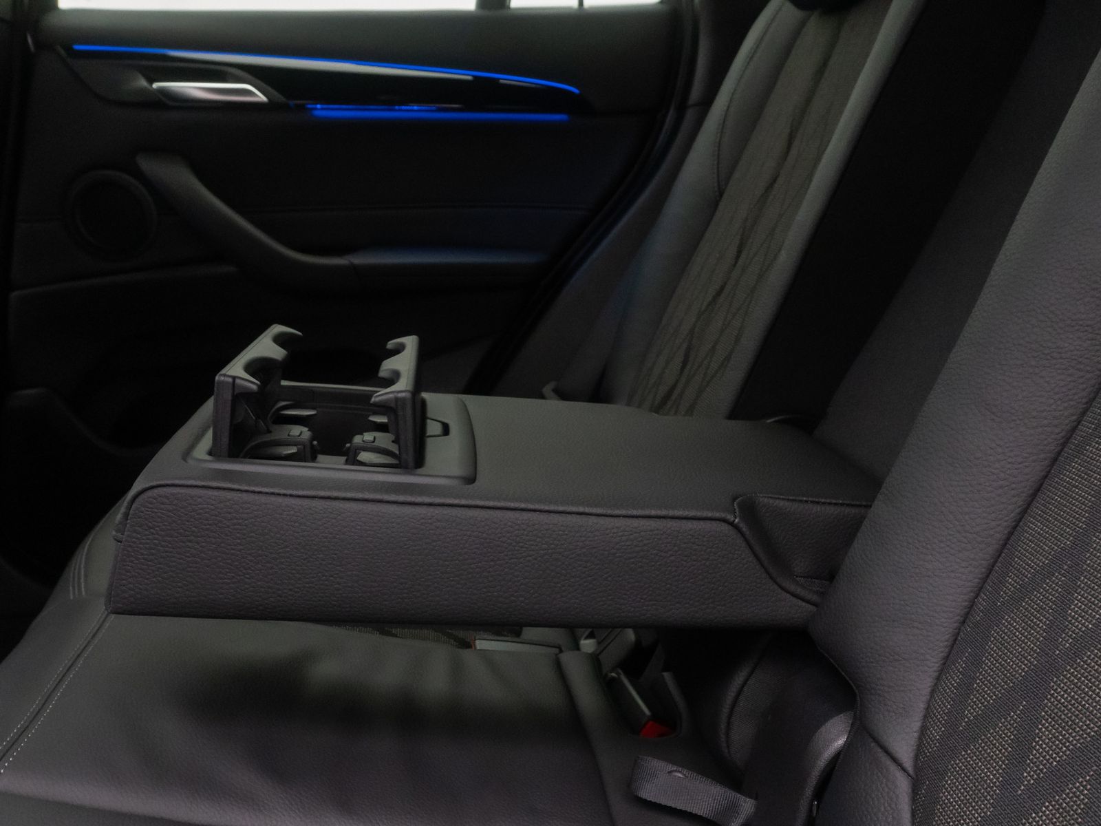 Fahrzeugabbildung BMW X1 sD18i xLine DAB Kamera HiFi Komfort Sport 18"