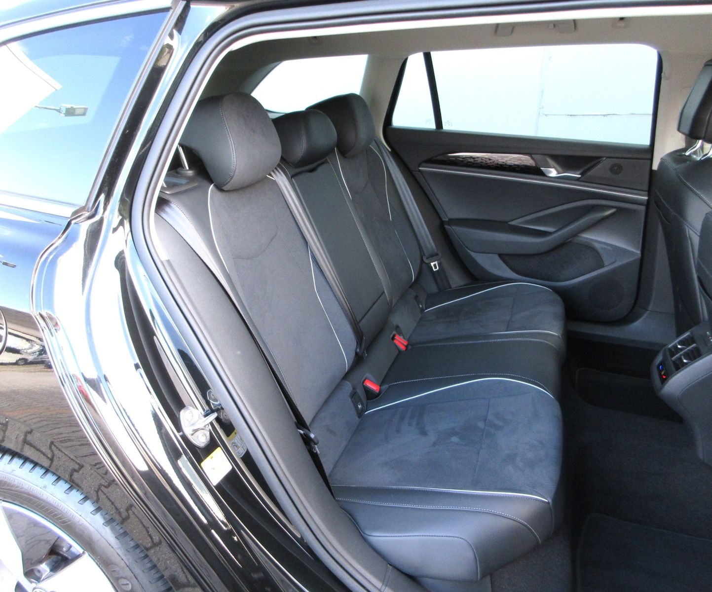 Passat Variant 1.5 eTSI DSG IQ.DRIVE/AHK/MATRIX/