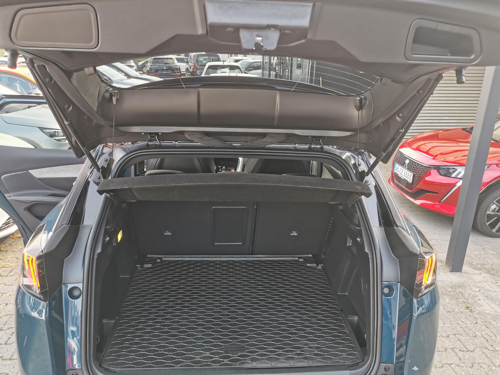 Fahrzeugabbildung Peugeot 3008 1.2 PureTech 130 GT
