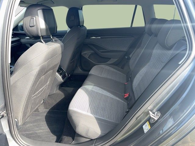 Superb Combi 2.0 TSI Selection AHK MATRIX STANDH