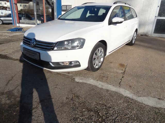 Volkswagen Passat Variant Trendline/140PS/AHK/Kamera/Navi/