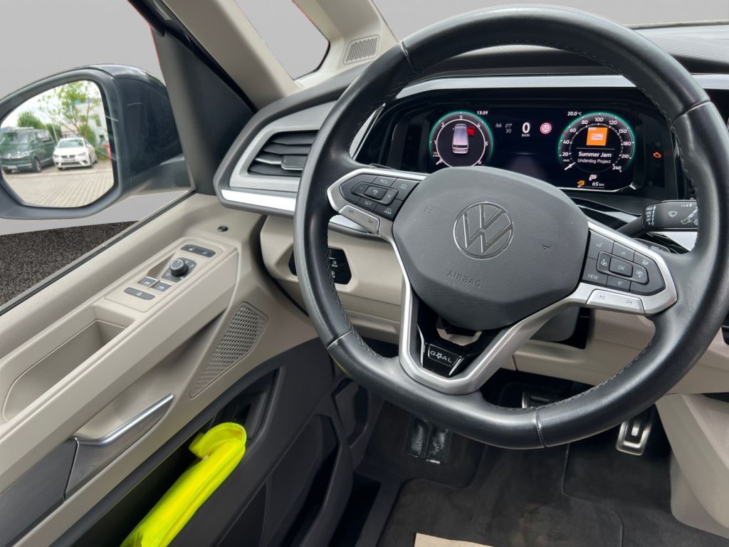 Fahrzeugabbildung Volkswagen Multivan 2,0 TDI LÜ Life iQ.Light Multitisch