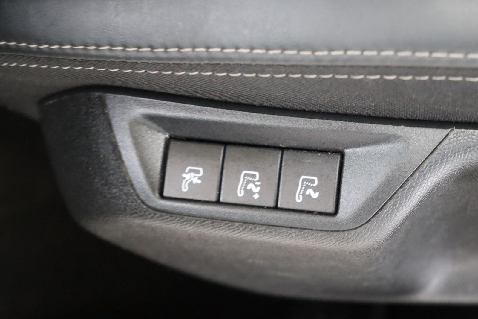 Fahrzeugabbildung Peugeot 308 Active * LED * Navi * Massage
