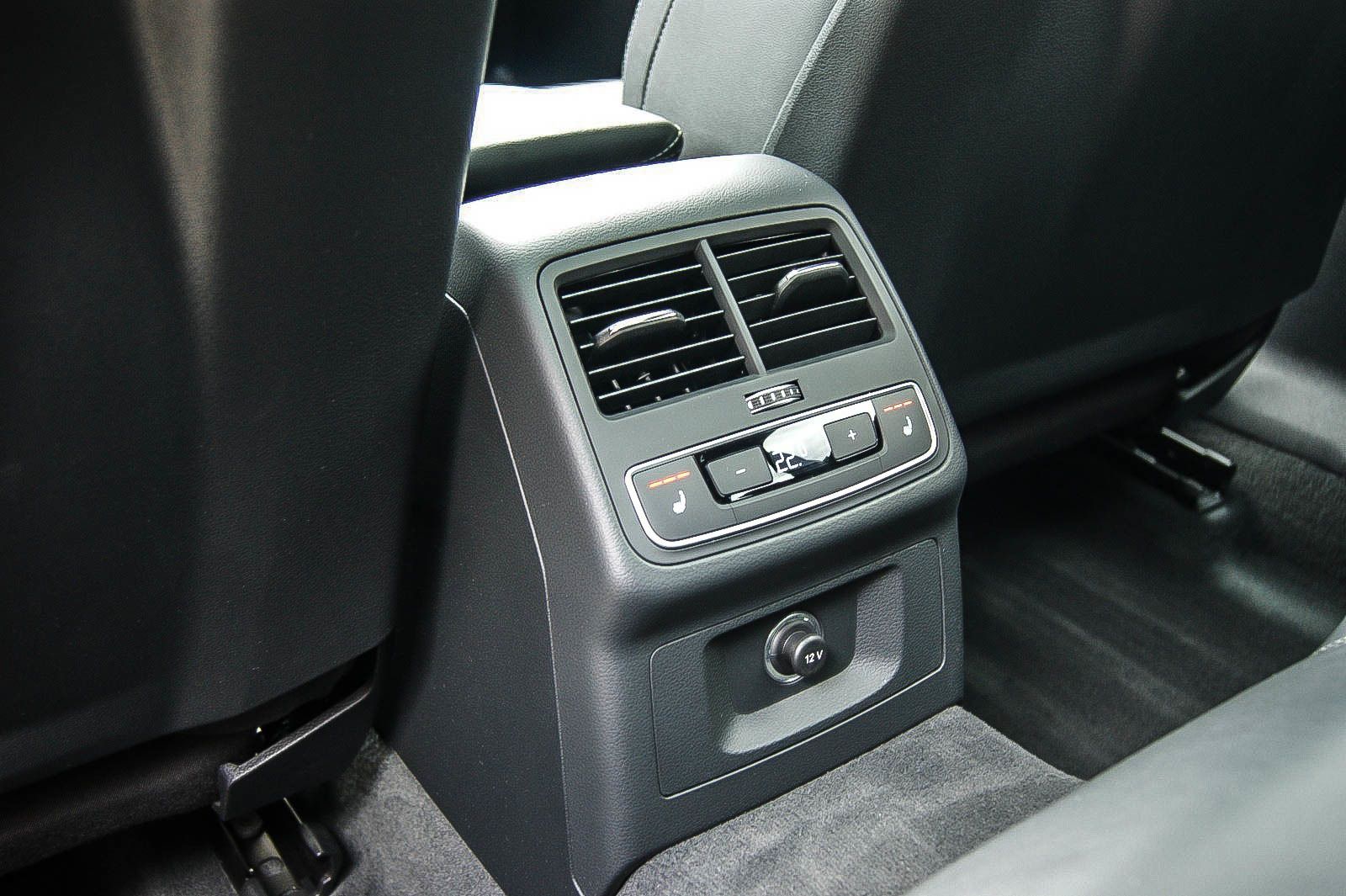 Fahrzeugabbildung Audi A4 Avant 35 TFSI S line TURBOBLAU PANORAMA STHZG