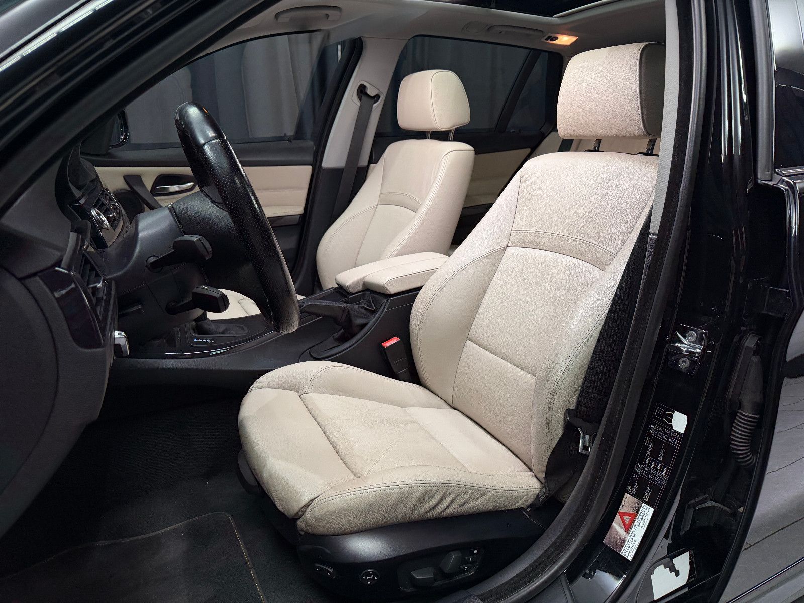 Fahrzeugabbildung BMW 335 i xDrive Touring|LEDER|NAVI|PANO