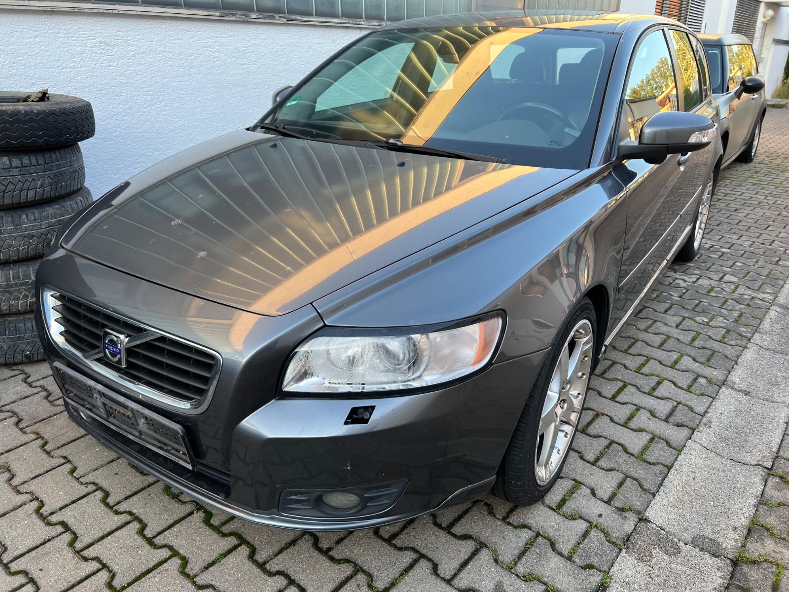 Volvo V50 T5 Summum Vollausstattung Bi Xenon 