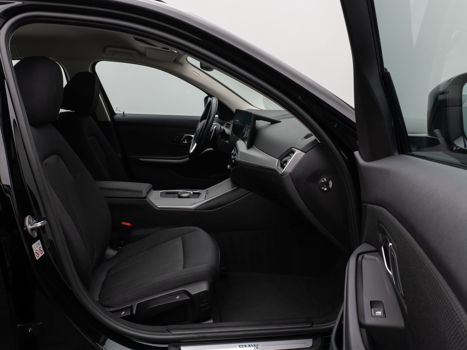 Fahrzeugabbildung BMW 318i DAB CockPit+ PDC Geschwindigkeitsreg LED