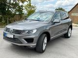 Volkswagen Touareg 3.0 V6 TDI Pano ACC AHK 8fach - VW Touareg von privat