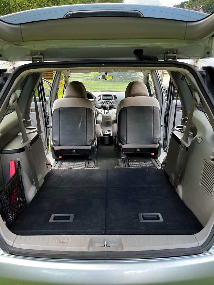 Mitsubishi Grandis 2005 — photo 12