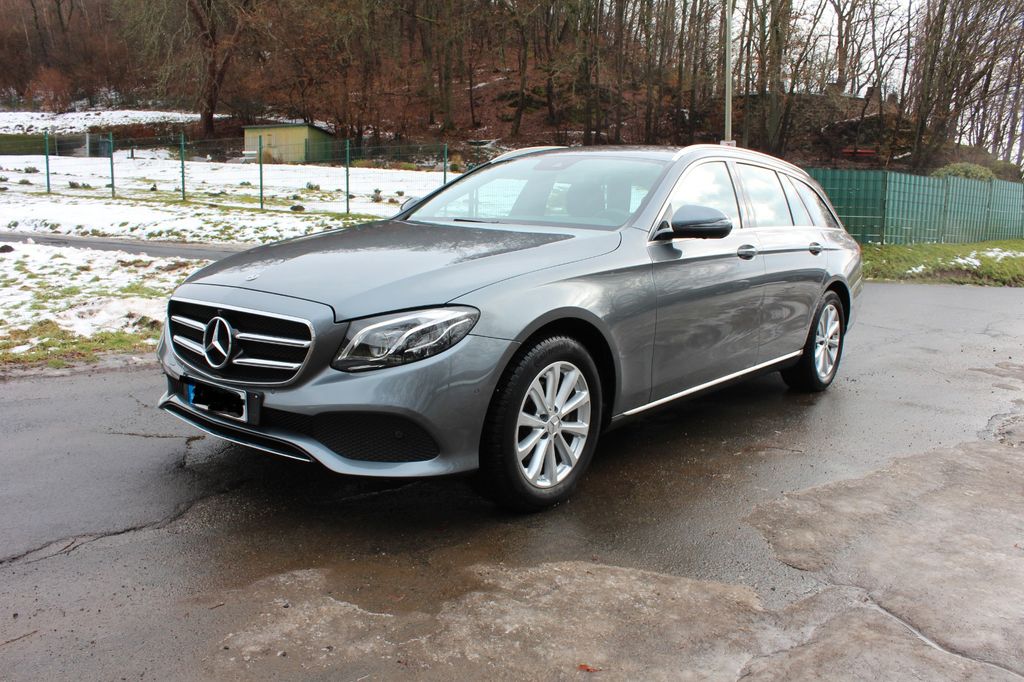 Image of Mercedes-Benz E 220