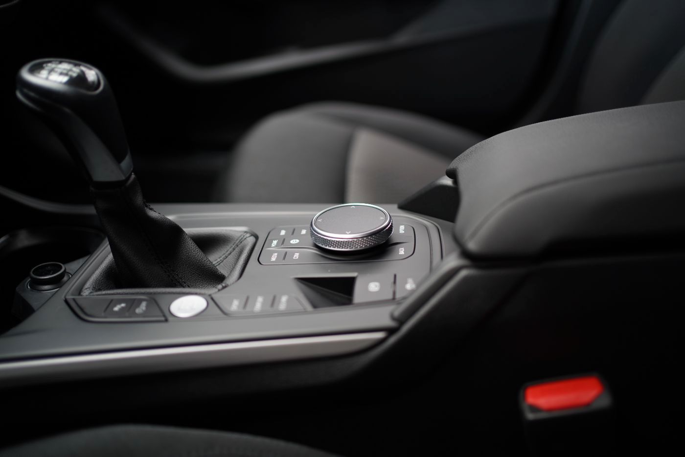 Fahrzeugabbildung BMW 118i Advantage +LED+PDC+LMR+Sport-Lederlenkrad+