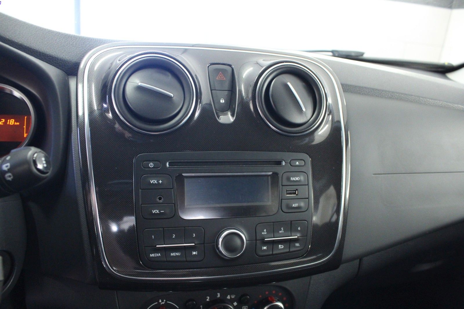 Fahrzeugabbildung Dacia Sandero SCe 75 Comfort*Klima*Radio/CD*